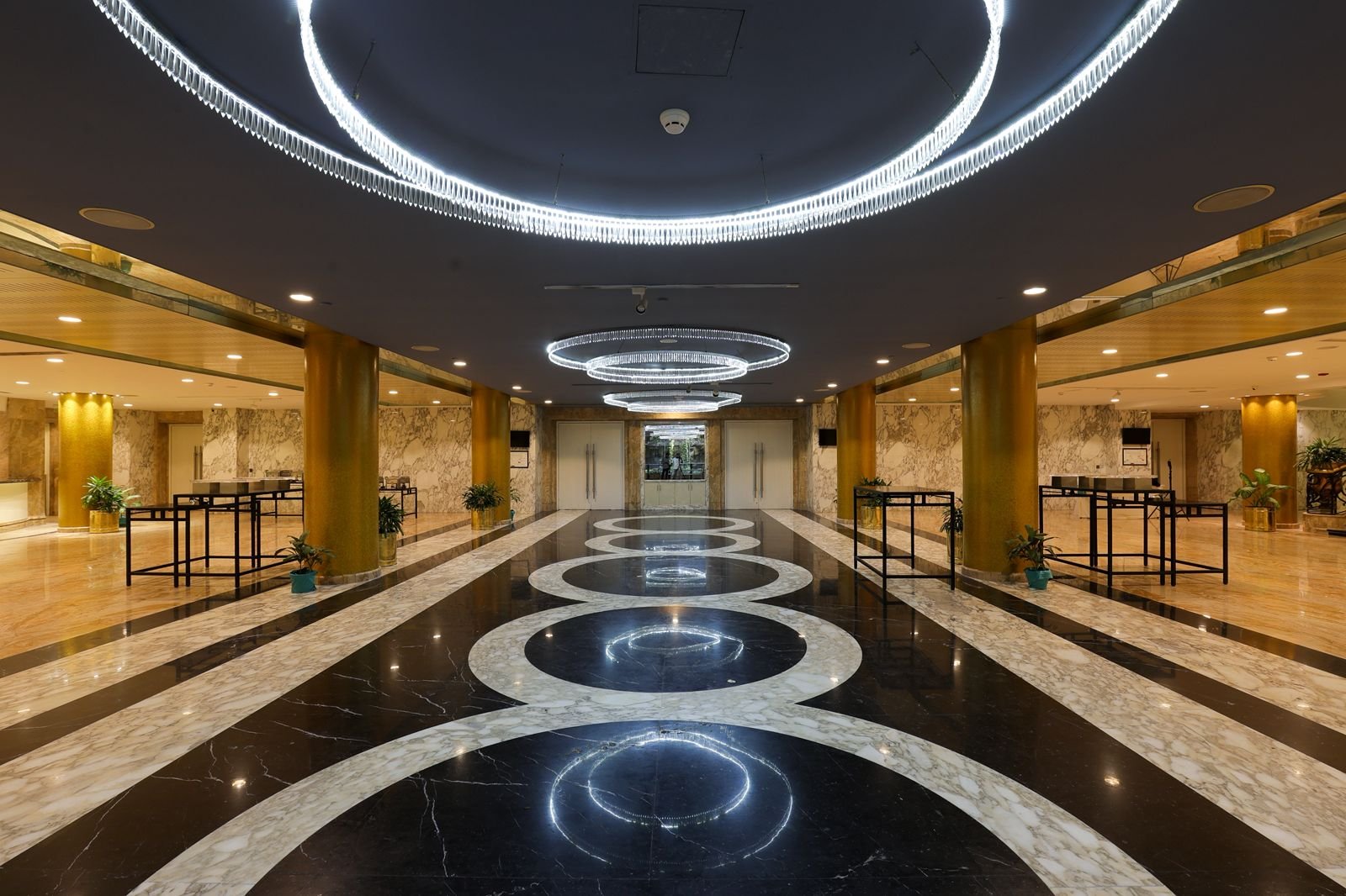 LE ROYAL MERIDIAN